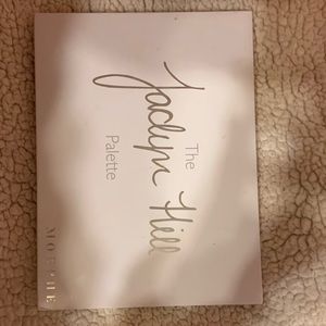 Jaclyn Hill eyeshadow pallet